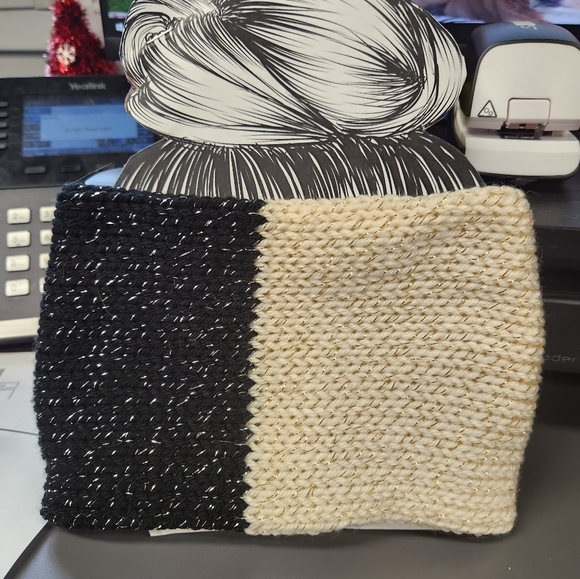 Handmade earwarmer - Picture 2 of 3